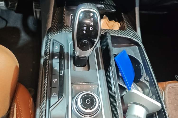 Used Maserati Levante 2016 3.0T Standard Edition Gear Lever