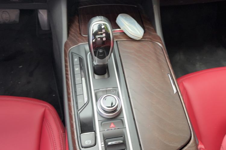 Used Maserati Levante 2016 3.0T Standard Edition Gear Lever