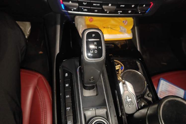 Used Maserati Levante 2016 3.0T Standard Edition Gear Lever