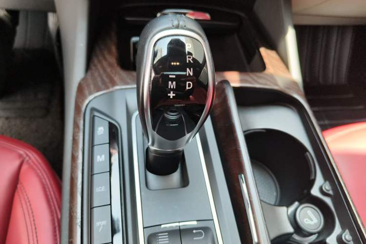 Used Maserati Levante 2016 3.0T Standard Edition Gear Lever