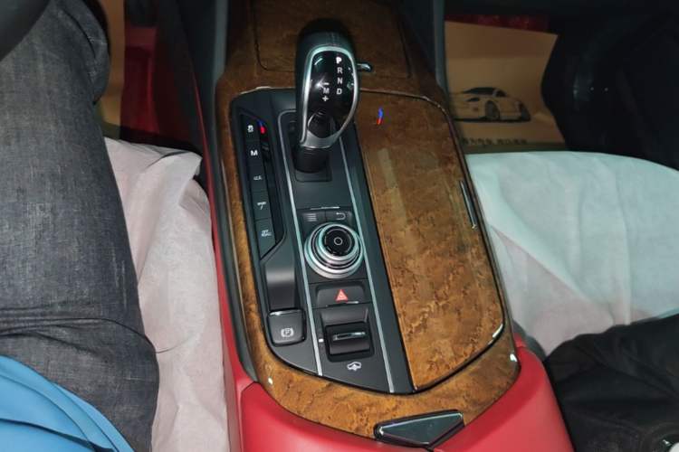 Used Maserati Levante 2016 3.0T Standard Edition Gear Lever