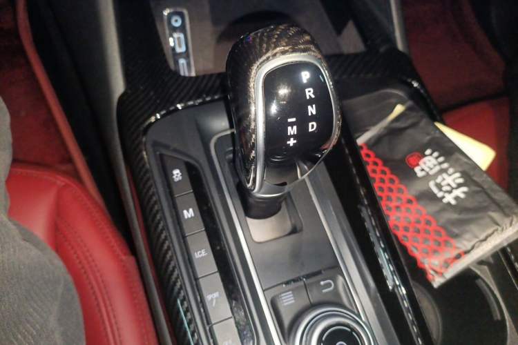Used Maserati Levante 2016 3.0T Standard Edition Gear Lever