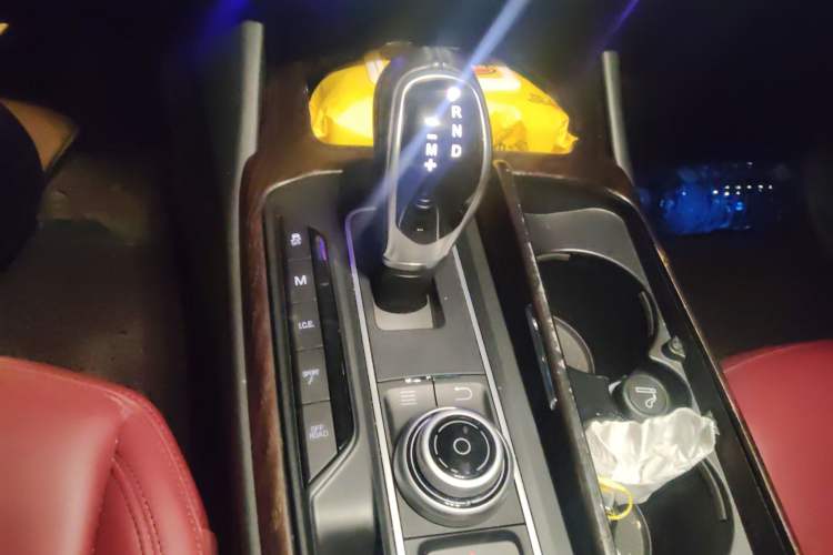 Used Maserati Levante 2016 3.0T Standard Edition Gear Lever