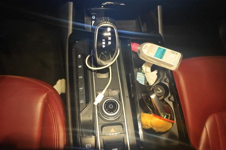 Used Maserati Levante 2016 3.0T Standard Edition Gear Lever