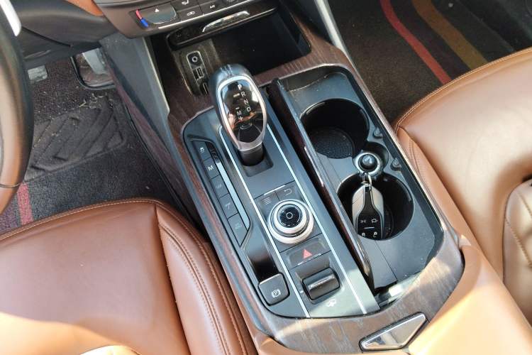 Used Maserati Levante 2016 3.0T Standard Edition Gear Lever