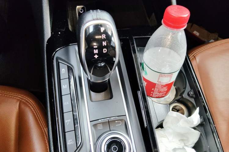 Used Maserati Levante 2016 3.0T Standard Edition Gear Lever