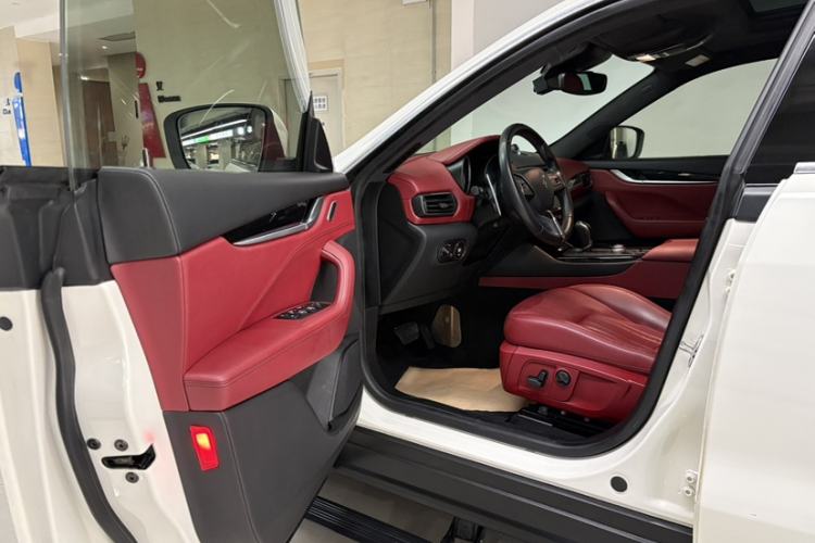 Used Maserati Levante 2016 3.0T Standard Edition Interior 10