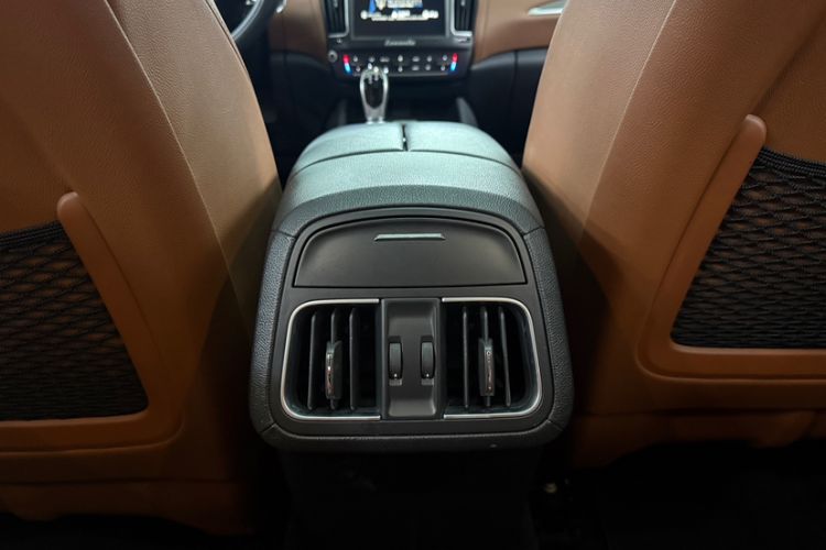 Used Maserati Levante 2016 3.0T Standard Edition Interior 10