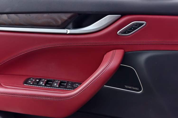 Used Maserati Levante 2016 3.0T Standard Edition Interior 11