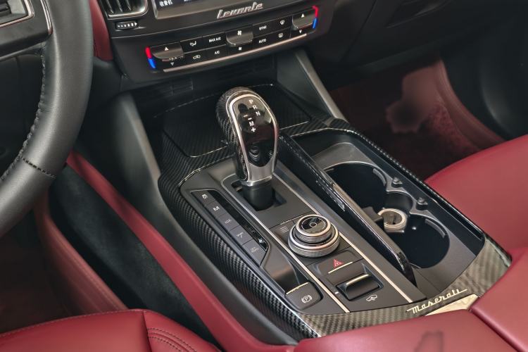 Used Maserati Levante 2016 3.0T Standard Edition Interior 2