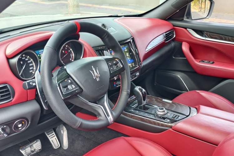 Used Maserati Levante 2016 3.0T Standard Edition Interior 2