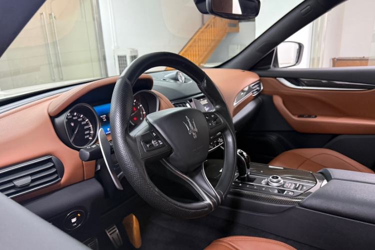 Used Maserati Levante 2016 3.0T Standard Edition Interior 2