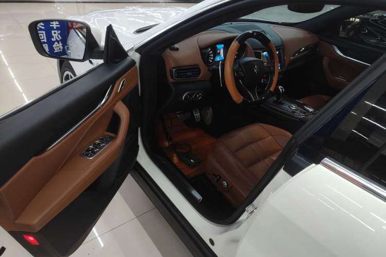 Used Maserati Levante 2016 3.0T Standard Edition Interior 3