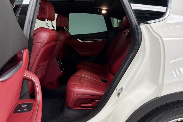 Used Maserati Levante 2016 3.0T Standard Edition Interior 4