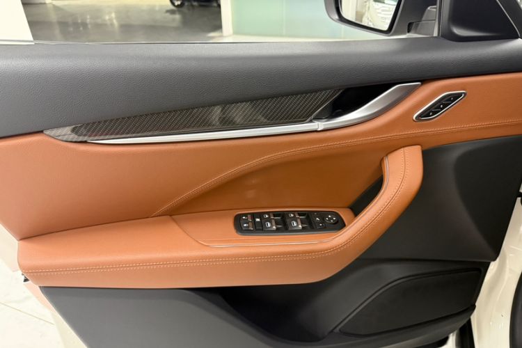 Used Maserati Levante 2016 3.0T Standard Edition Interior 4
