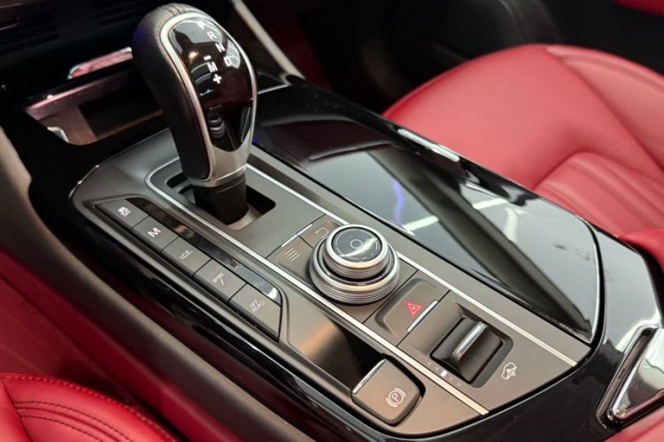 Used Maserati Levante 2016 3.0T Standard Edition Interior 4