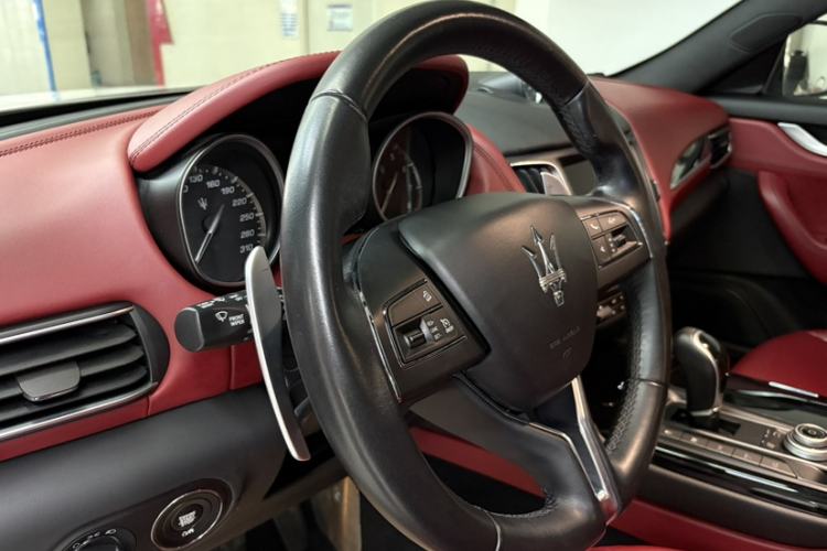 Used Maserati Levante 2016 3.0T Standard Edition Interior 5