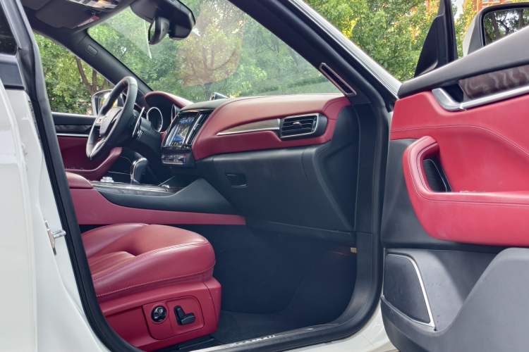 Used Maserati Levante 2016 3.0T Standard Edition Interior 6