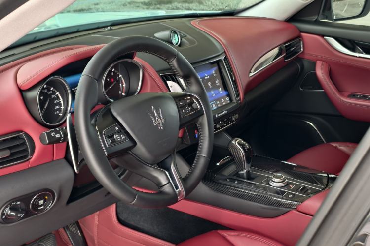 Used Maserati Levante 2016 3.0T Standard Edition Interior 8