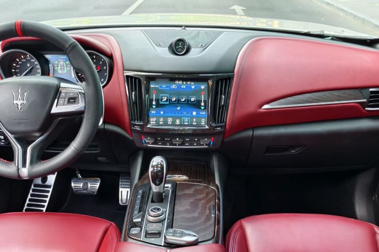 Used Maserati Levante 2016 3.0T Standard Edition Interior 8