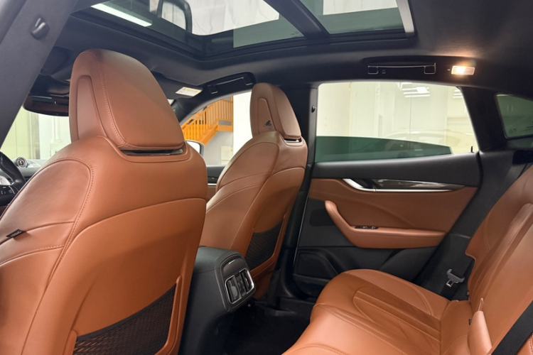 Used Maserati Levante 2016 3.0T Standard Edition Interior 8