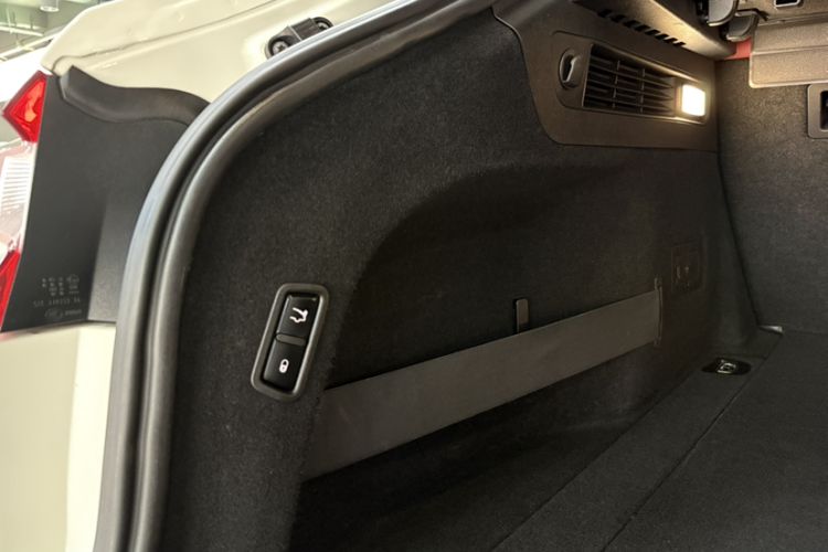 Used Maserati Levante 2016 3.0T Standard Edition Interior 9