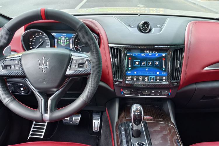 Used Maserati Levante 2016 3.0T Standard Edition Interior 9
