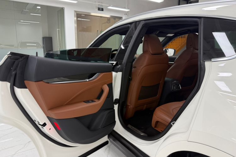 Used Maserati Levante 2016 3.0T Standard Edition Interior 9
