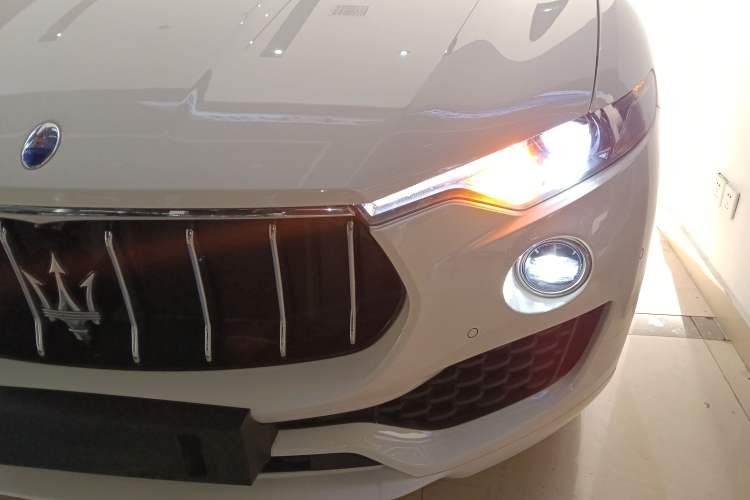 Used Maserati Levante 2016 3.0T Standard Edition Left Front Headlight