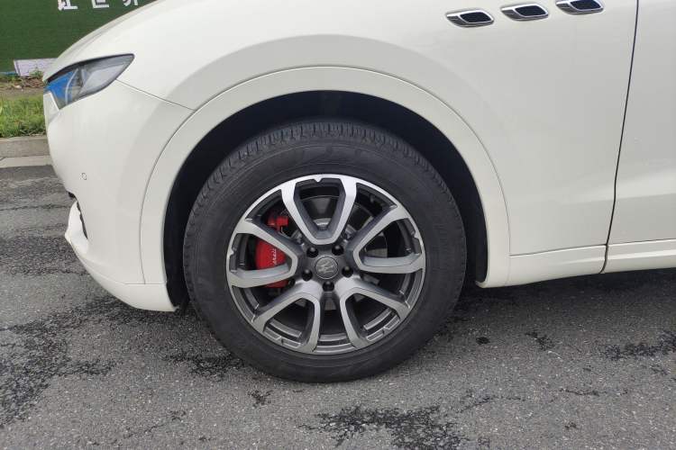 Used Maserati Levante 2016 3.0T Standard Edition Left Front Wheel Hub