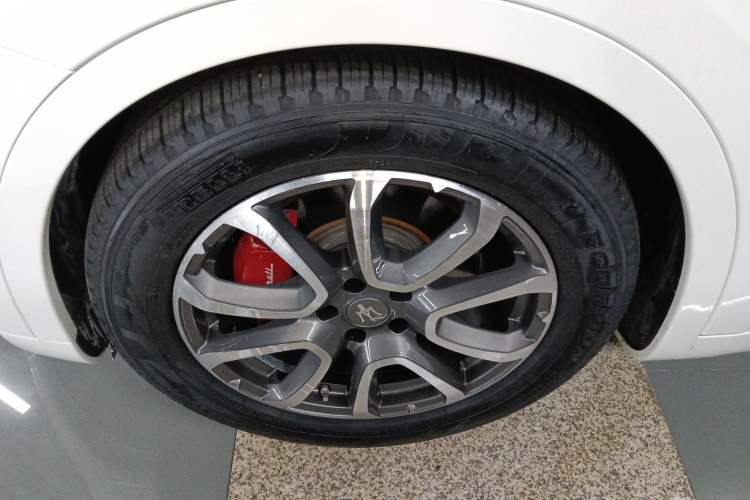 Used Maserati Levante 2016 3.0T Standard Edition Left Front Wheel Hub