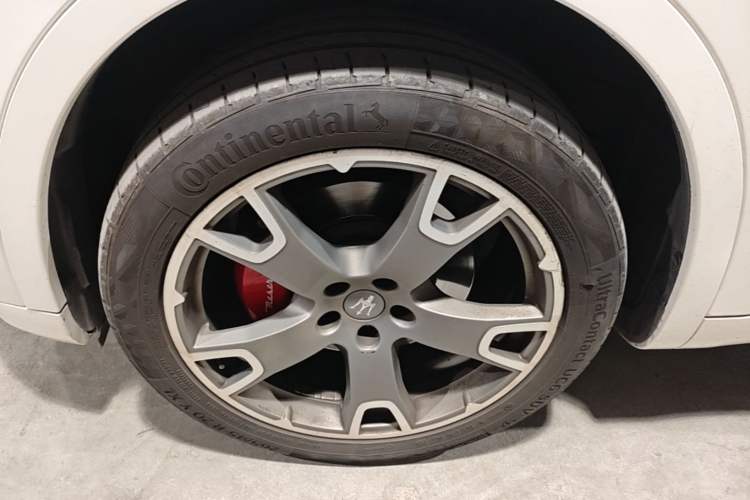 Used Maserati Levante 2016 3.0T Standard Edition Left Front Wheel Hub