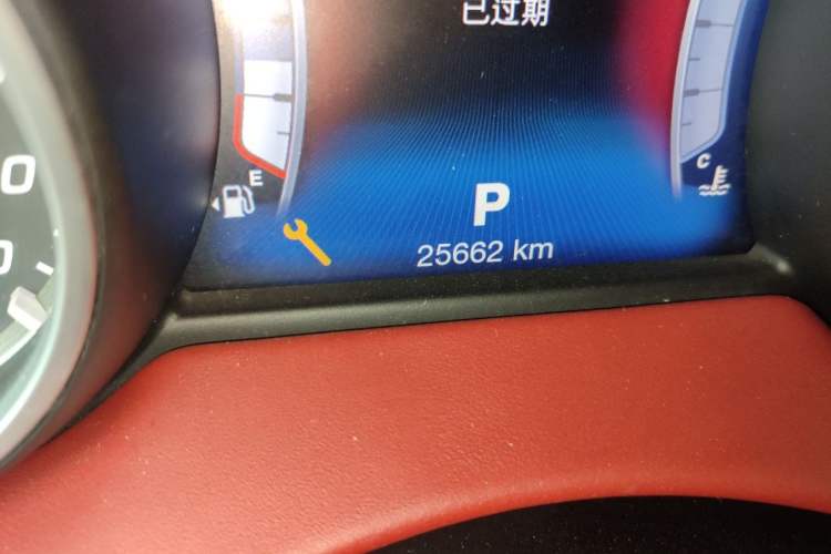 Used Maserati Levante 2016 3.0T Standard Edition Odometer Close Up