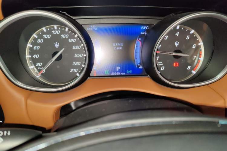 Used Maserati Levante 2016 3.0T Standard Edition Odometer Close Up