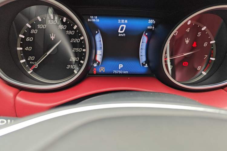 Used Maserati Levante 2016 3.0T Standard Edition Odometer Close Up