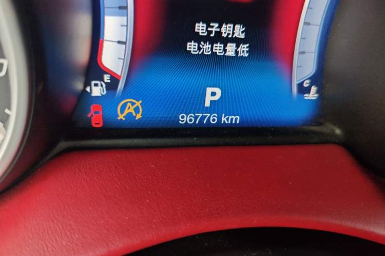 Used Maserati Levante 2016 3.0T Standard Edition Odometer Close Up