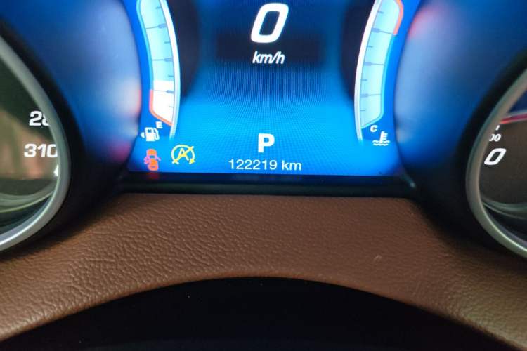 Used Maserati Levante 2016 3.0T Standard Edition Odometer Close Up