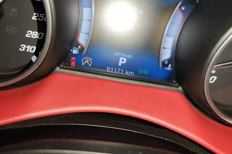 Used Maserati Levante 2016 3.0T Standard Edition Odometer Close Up