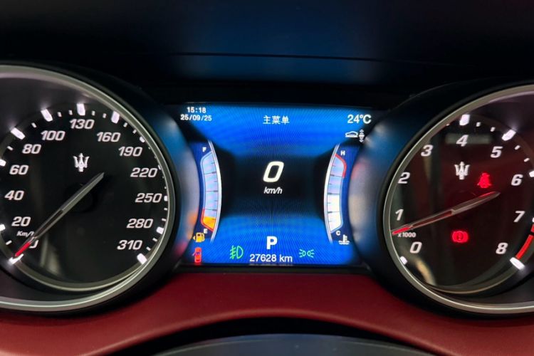 Used Maserati Levante 2016 3.0T Standard Edition Odometer Close Up