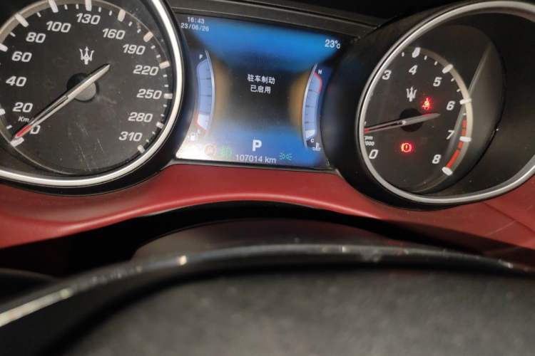 Used Maserati Levante 2016 3.0T Standard Edition Odometer Close Up