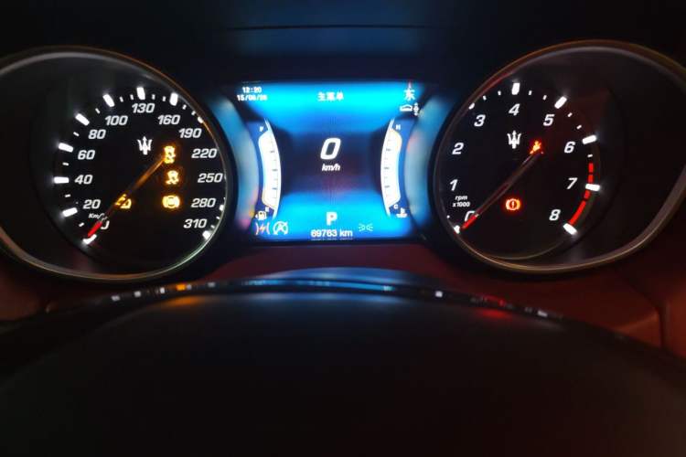 Used Maserati Levante 2016 3.0T Standard Edition Odometer Close Up