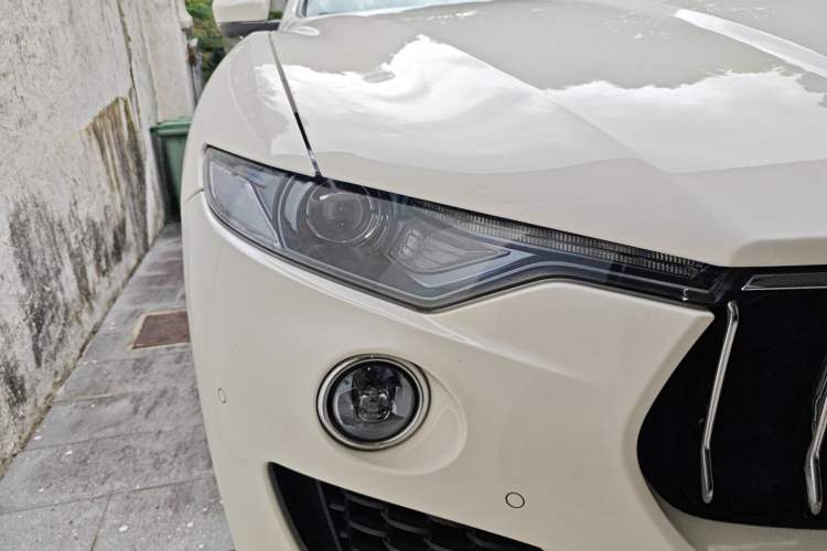 Used Maserati Levante 2016 3.0T Standard Edition Right Front Headlight