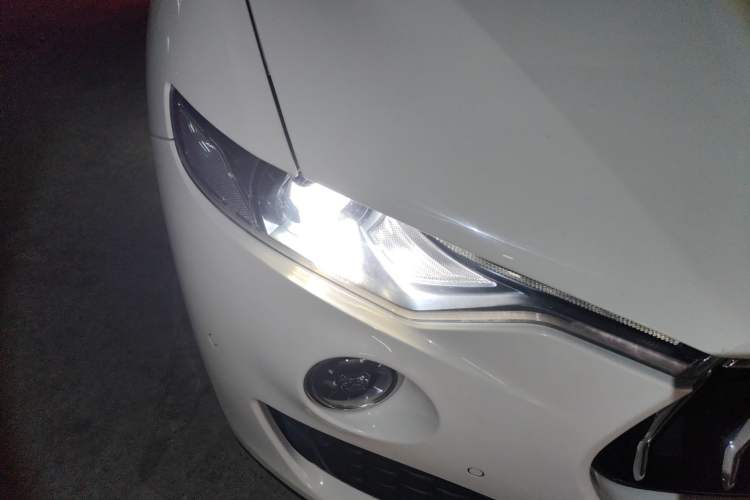 Used Maserati Levante 2016 3.0T Standard Edition Right Front Headlight