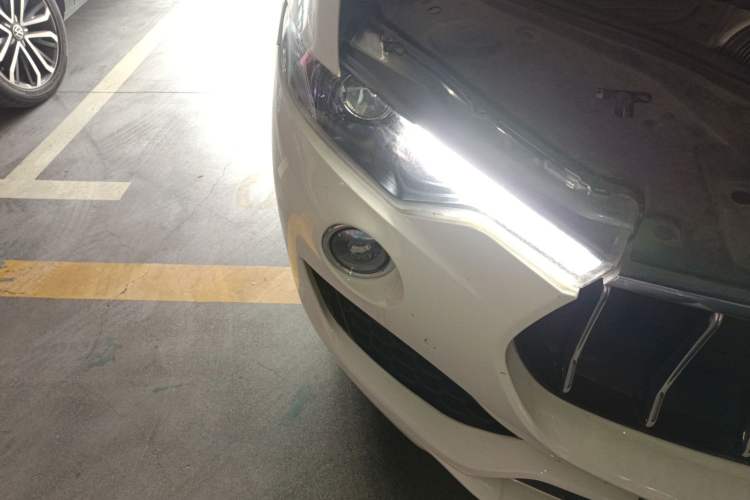 Used Maserati Levante 2016 3.0T Standard Edition Right Front Headlight