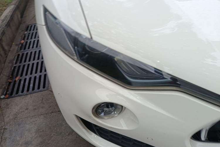 Used Maserati Levante 2016 3.0T Standard Edition Right Front Headlight