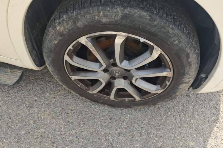 Used Maserati Levante 2016 3.0T Standard Edition Right Front Wheel Hub