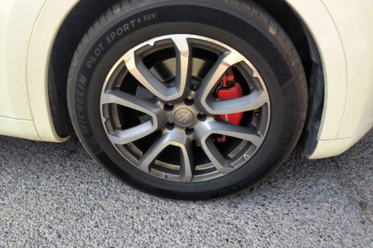 Used Maserati Levante 2016 3.0T Standard Edition Right Front Wheel Hub