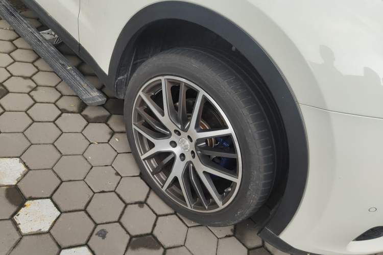 Used Maserati Levante 2016 3.0T Standard Edition Right Front Wheel Hub