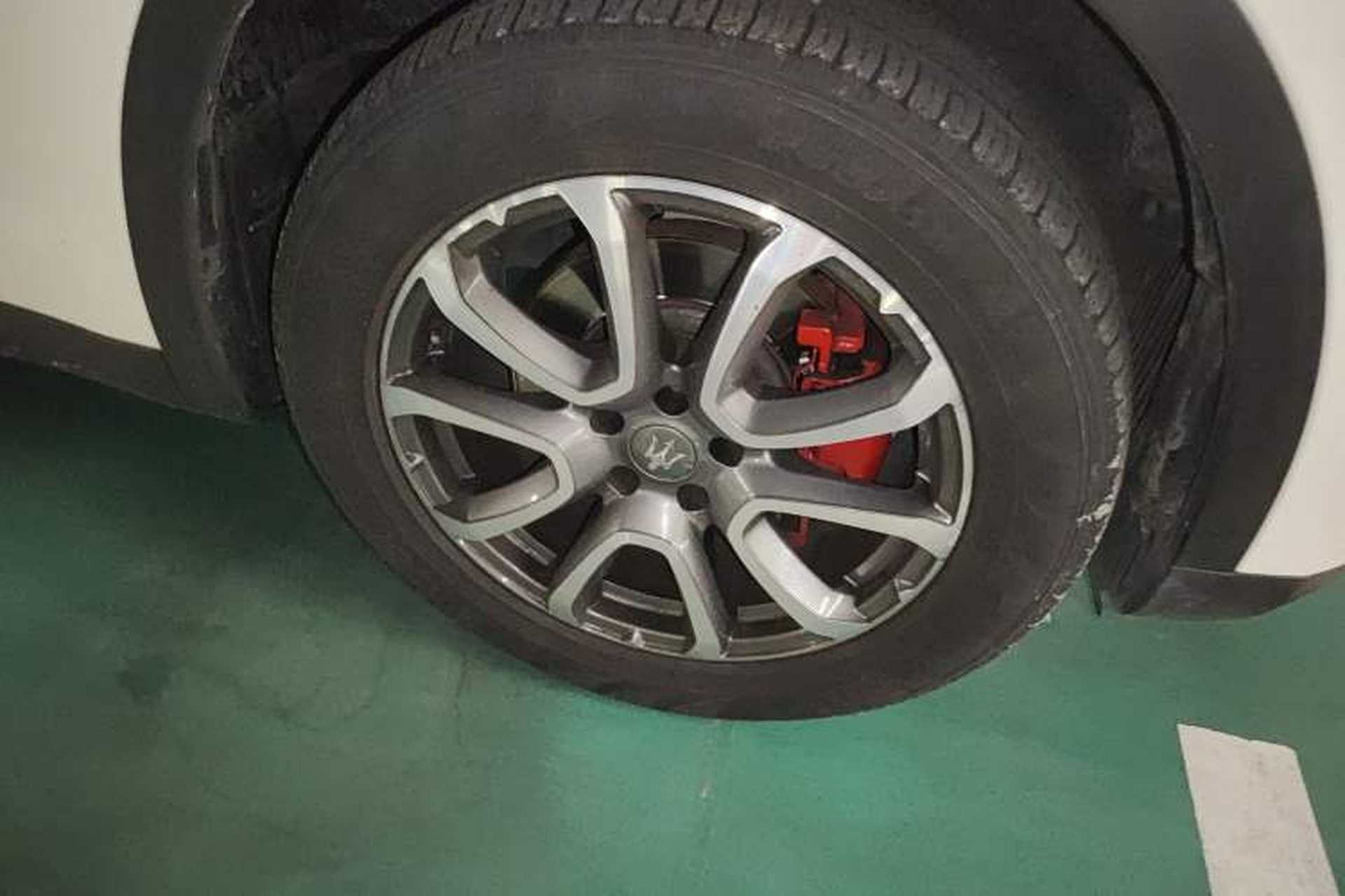 Used Maserati Levante 2016 3.0T Standard Edition Right Front Wheel Hub