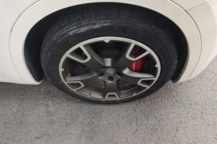Used Maserati Levante 2016 3.0T Standard Edition Right Front Wheel Hub